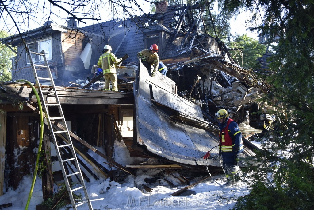 Grossfeuer Einfamilienhaus Siegburg Muehlengrabenstr P1261.JPG - Miklos Laubert